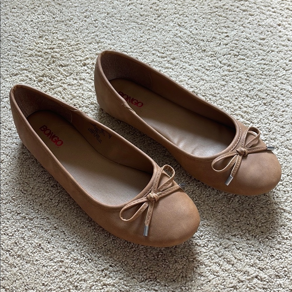 BONGO Tan Leather Flats with Bow Detail